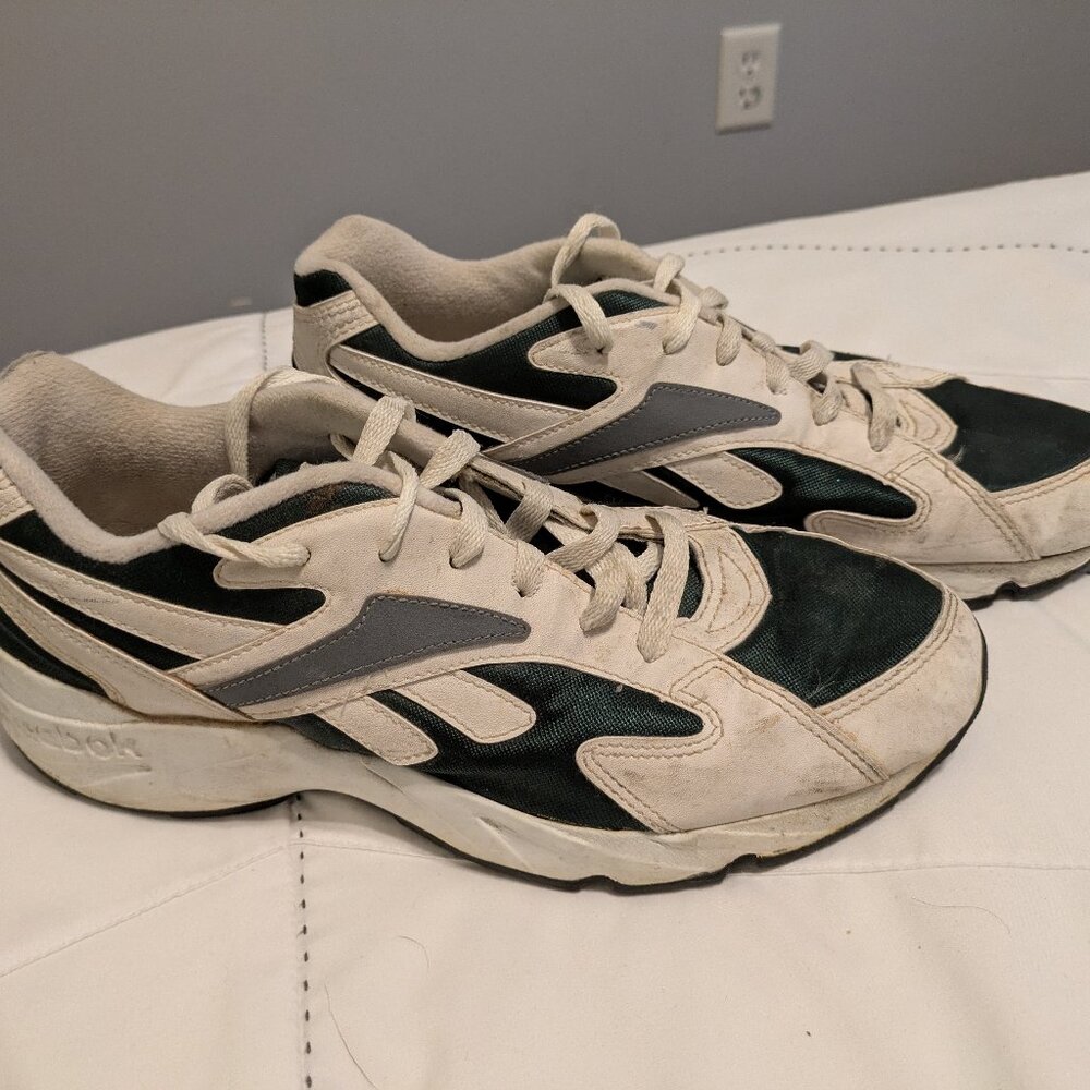 Men's leather Reebok tennis shoes - size 10